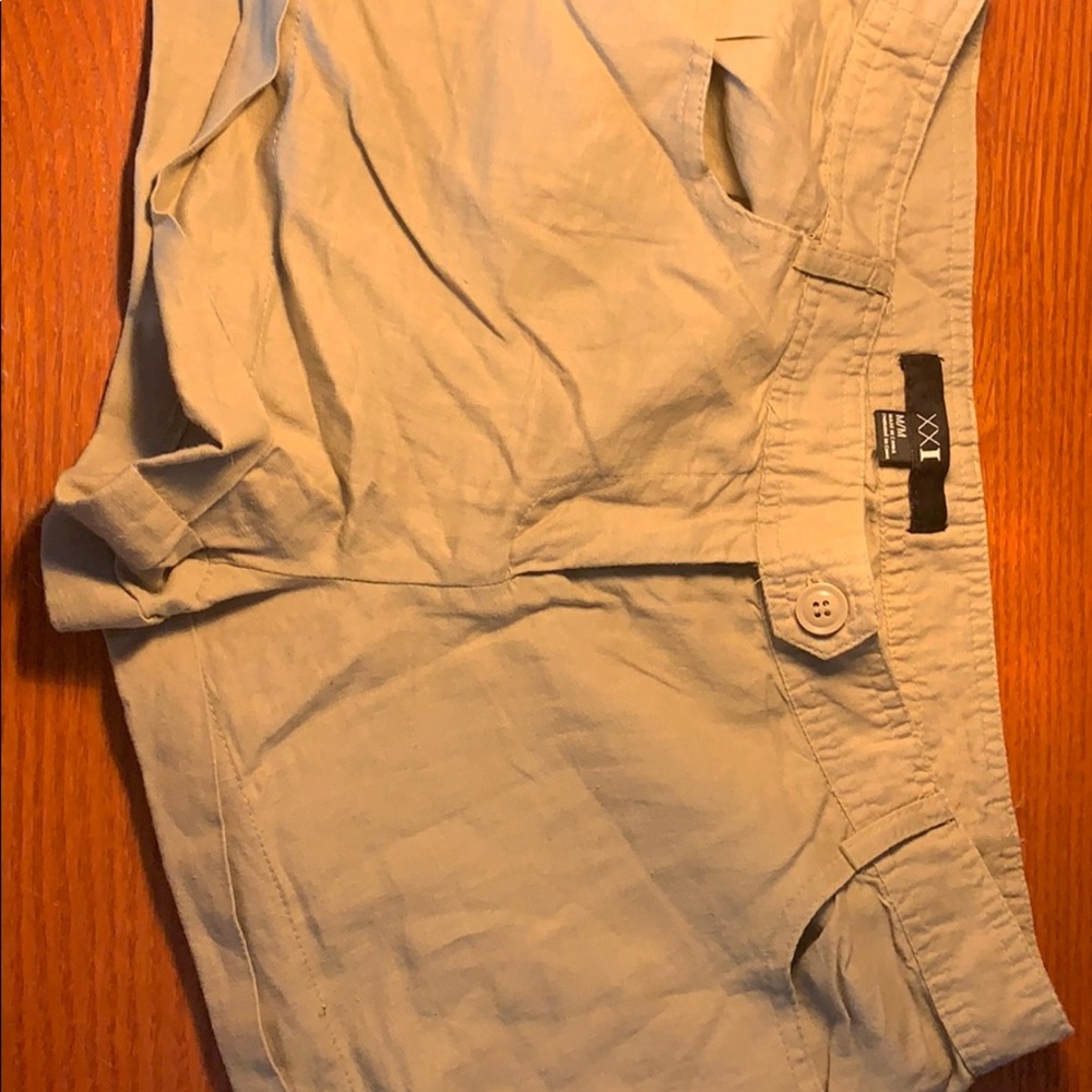 Khaki/tan shorts